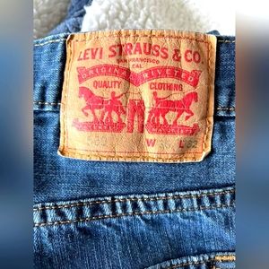 569 Levi's  36x32